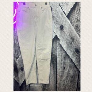 American Eagle Outfitters Women's Cream Straight leg corduroy’s